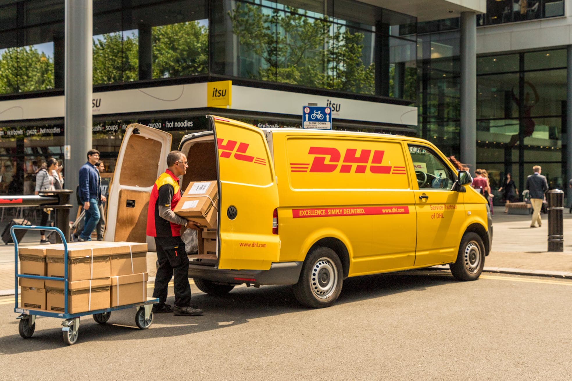 Temuの配送業者：日本国内での配送体制と利用者の注意点